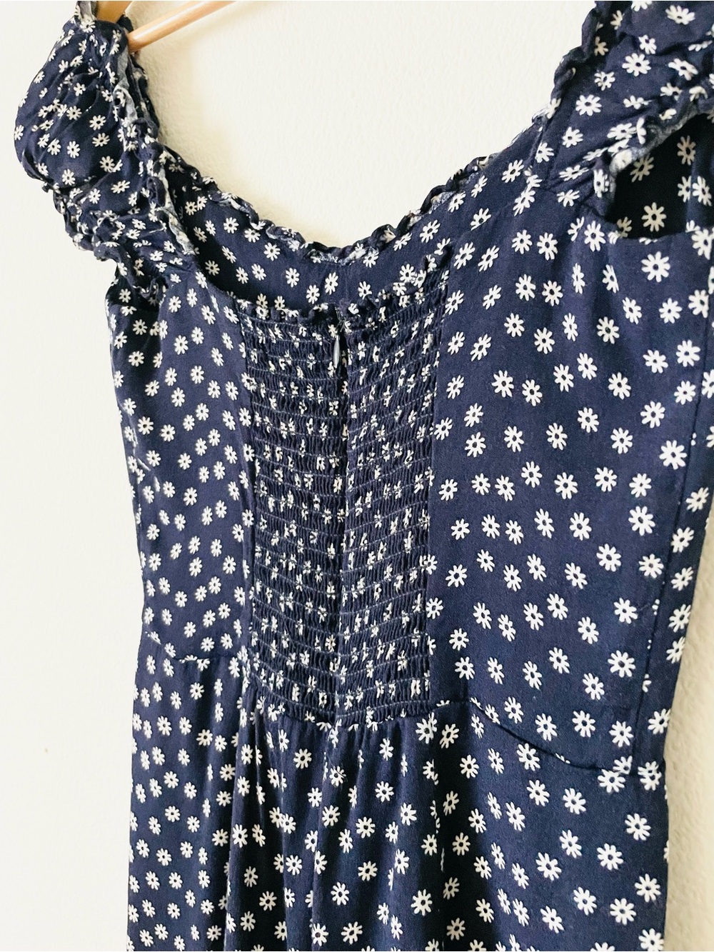 Reformation SIZE 4 Pacey navy white daisy print sweetheart neck mini dress - Picture 7 of 9